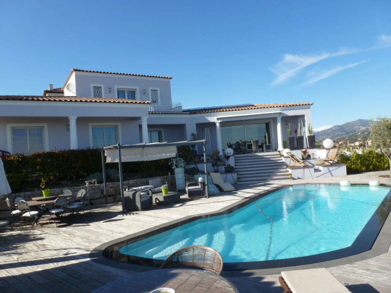 vue villa et piscine.jpg