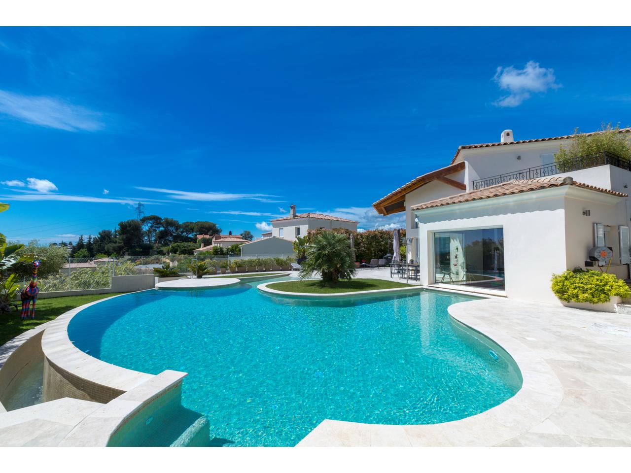 Villa 6 pièces 06200 Nice (4).JPG